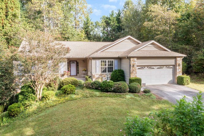16 Tall Pines Rd